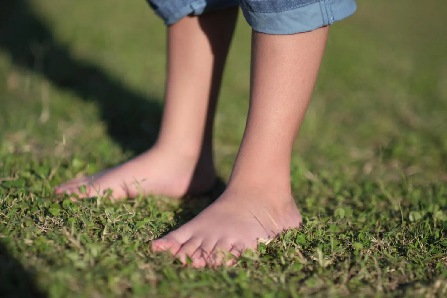 Pies planos en niños: cuándo es normal y cuándo conviene una revisión